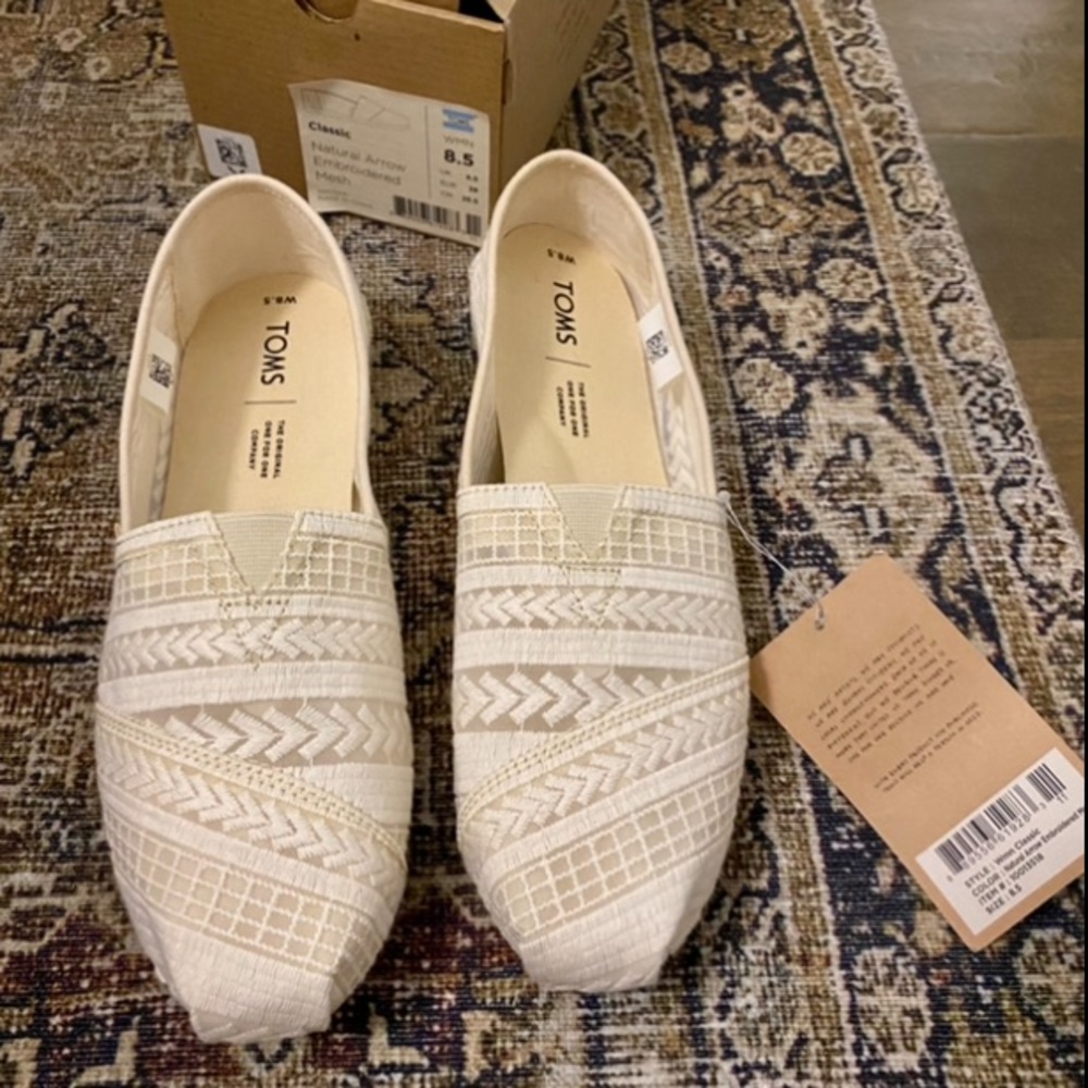 Tom’s Natural Arrow Embroidered Mesh - size 8.5